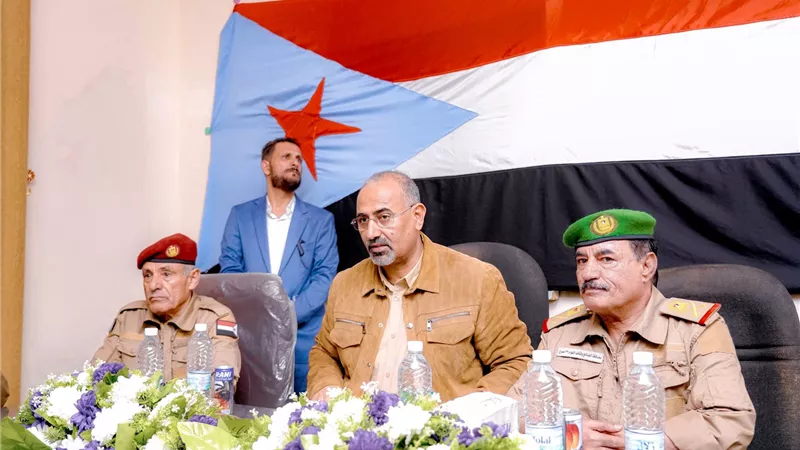 الرئيس الزُّبيدي يرأس اجتماعا ضم اللجنة الأمنية وقيادة محور الضالع القتالي