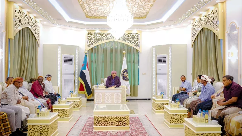 الرئيس الزُّبيدي يستقبل وفد سقطرى ويثمن التضحيات التي اجترحها أبناؤها