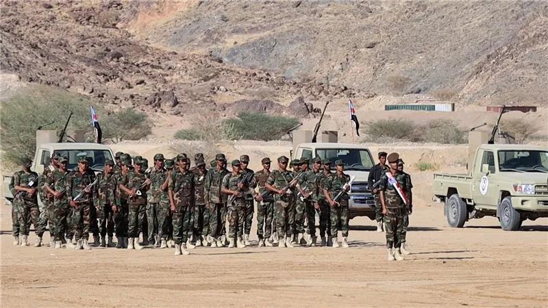 قوات دفاع شبوة تواصل تدشين العام التدريبي الجديد بعروض عسكرية 