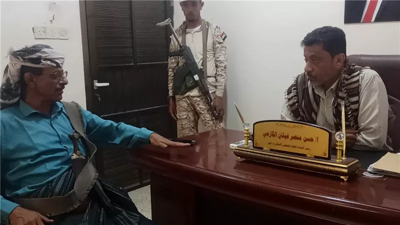 غيثان يبحث مع مدير عام زنجبار حجم التعديات بمنطقة القريات الزراعية