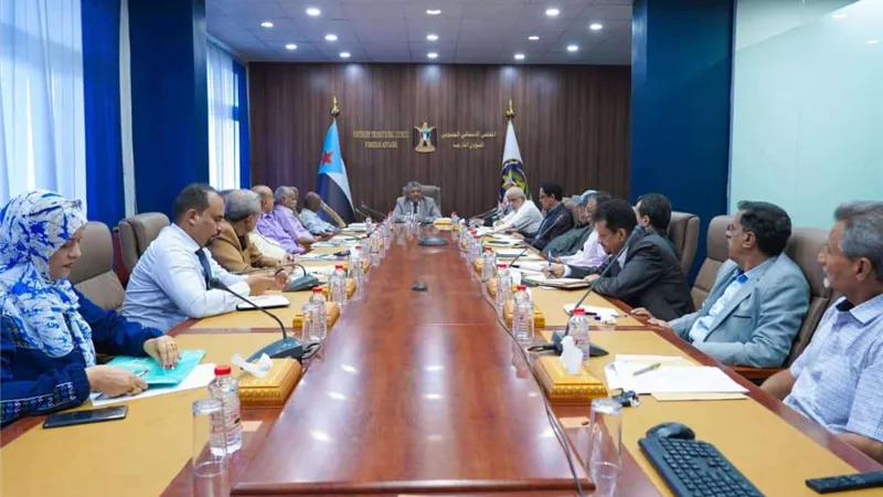 الهيئة الاقتصادية والخدمية تقف أمام الأوضاع الاقتصادية التي يعيشها شعب الجنوب