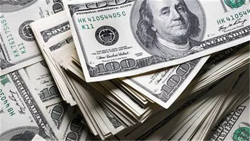 الدولار يرتفع لمستويات جديدة مع تراجع الرهانات على خفض الفائدة