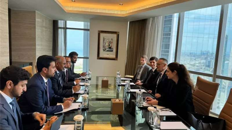 الرئيس الزُبيدي يلتقي رئيس دائرة الشرق الأوسط وشمال أفريقيا في وزارة خارجية روسيا الاتحادية