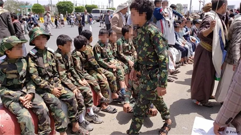 هيومن رايتس: مليشيا الحوثي تستغل حرب غزة وتجند آلاف الأطفال وتدفع بهم نحو مأرب وتعز