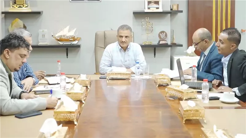لملس يشدد على ضرورة تطوير الأداء وتحسين الخدمات الطبية بمستشفى الجمهورية