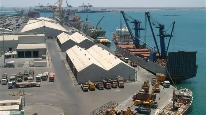 موانئ خليج عدن: هجمات الحوثي على البواخر ستتسبب بأزمة في الأمن الغذائي