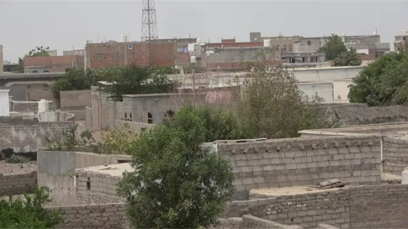 قصف لمليشيا الحوثي يستهدف تجمعات سكنية بالحديدة اليمنية 