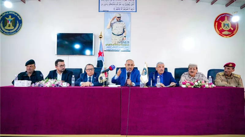 الرئيس الزُبيدي يترأس لقاء موسعا لقادة الوحدات العسكرية والأمنية الجنوبية