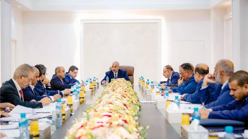 الرئيس الزُبيدي يرأس الاجتماع الثالث للجنة العُليا للموارد السيادية والمحلية