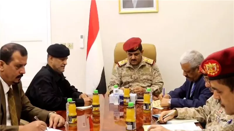 وزير الدفاع يناقش مع اللجنة الأمنية العليا الخطة الأمنية لشهر رمضان المبارك