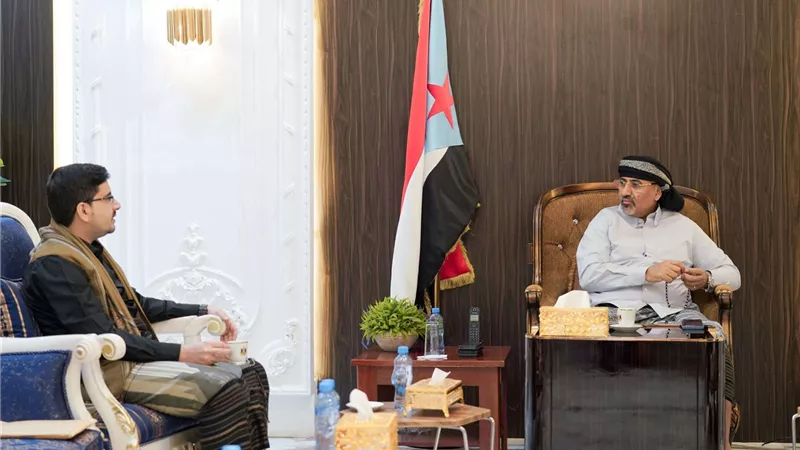 الرئيس الزُبيدي يطلع على مستجدات الأوضاع في محافظة المهرة