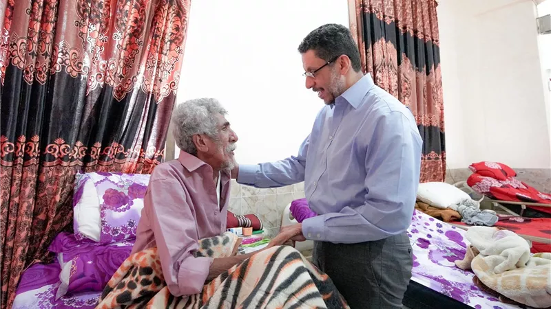 رئيس الحكومة يزور دار العجزة والمسنين ويشيد بمستوى الخدمات المقدمة للنزلاء