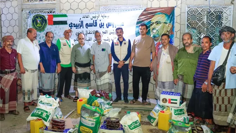 الاغاثة والاعمال الإنسانية تدشن توزيع هدية الرئيس الزبيدي في العاصمة عدن