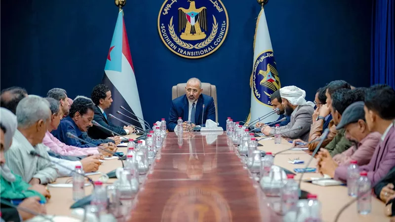 الرئيس الزُبيدي يترأس اجتماعا استثنائيا للهيئة التنفيذية لانتقالي العاصمة عدن