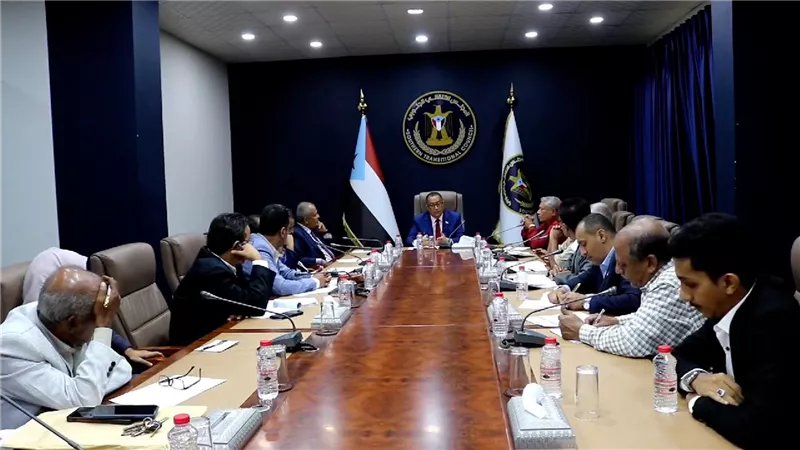 الهيئة السياسية تؤكد ضرورة كبح جماح إرهاب الحوثي للحد من الكوارث البيئية 