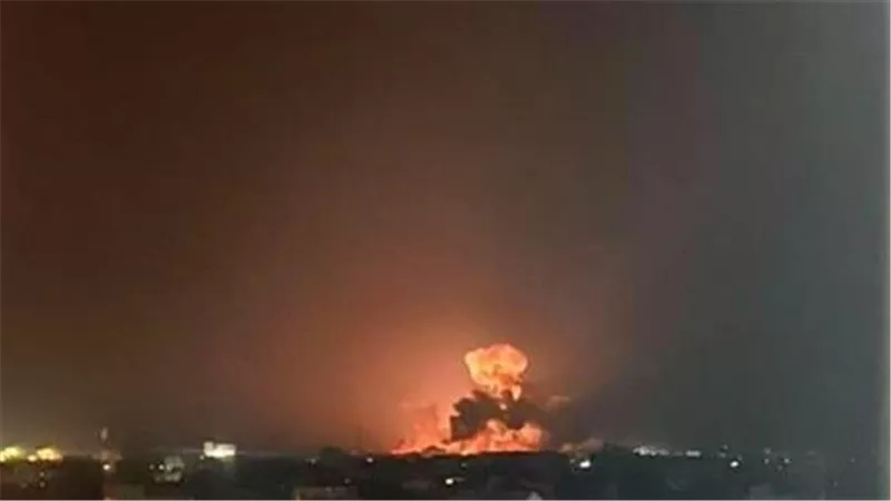 استهداف مواقع حوثية غرب الحديدة اليمنية بـ6 غارات أميركية بريطانية