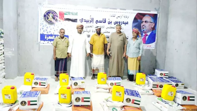 انتقالي حوف بالمهرة يدشن توزيع السلال الغذائية على الأسر المحتاجة بالمديرية