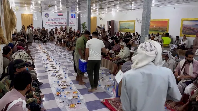 انتقالي شبوة يجمع أبناء المحافظة على مائدة إفطار جماعي ويؤكد على وحدة الصف 