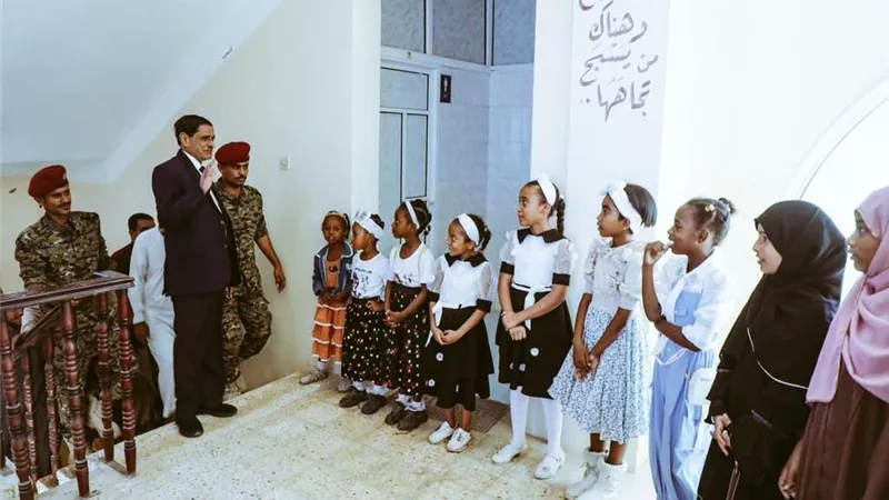 النائب البحسني يزور دار الفجر لرعاية وتأهيل الأيتام بالمكلا