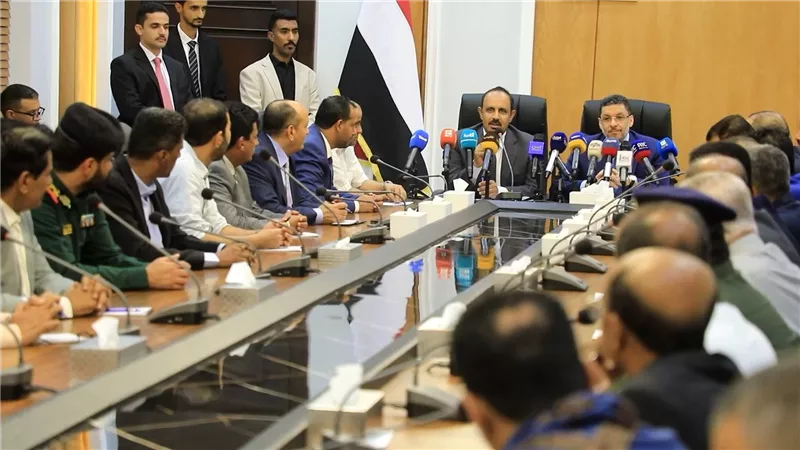 رئيس الوزراء يصل المكلا في مستهل زياراتٍ ميدانية يبدأها من حضرموت 