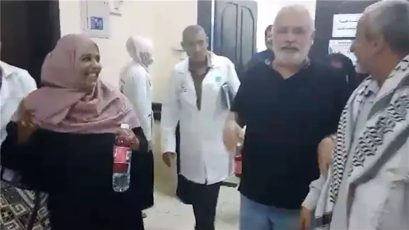 اختتام المخيم الطبي الرمضاني المجاني في مديرية التواهي بالعاصمة عدن