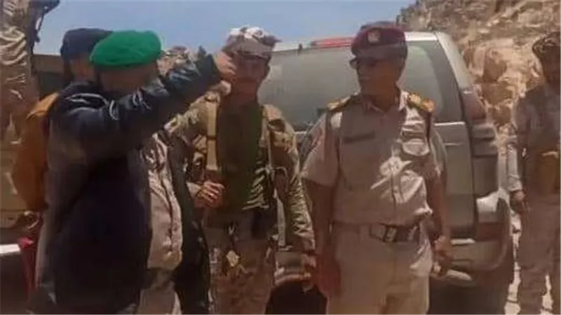 العميد معبد يتفقد الخطوط الأمامية لجبهة يافع الحدودية
