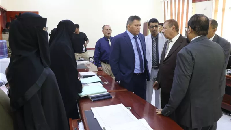 رئيس مجلس القضاء الأعلى يتفقد العمل بديوان النيابة العامة ومجمع نيابات عدن