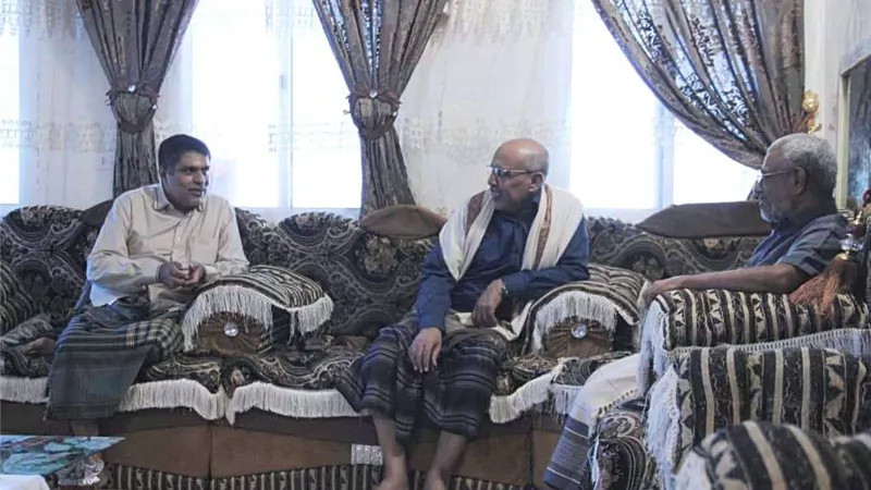 رئيس الجمعية الوطنية يزور العميد المناضل أحمد بامعلم
