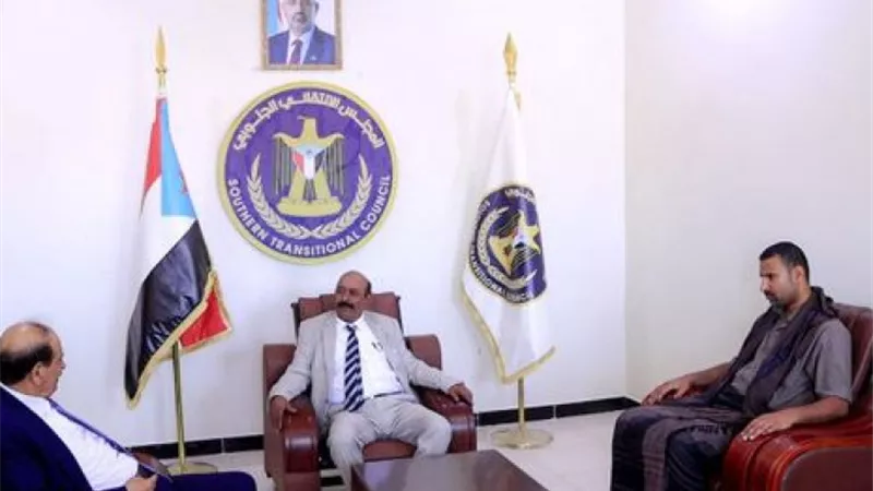 لقاء يناقش تعزيز الشراكة بين الانتقالي والسلطة المحلية بشبوة 