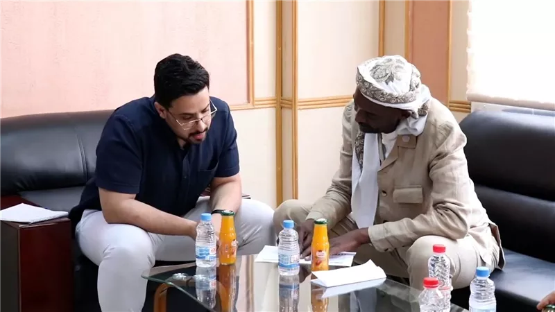 الوكيل السقاف يلتقي مسؤول العلاقات السياسية لبعثة الأمم المتحدة