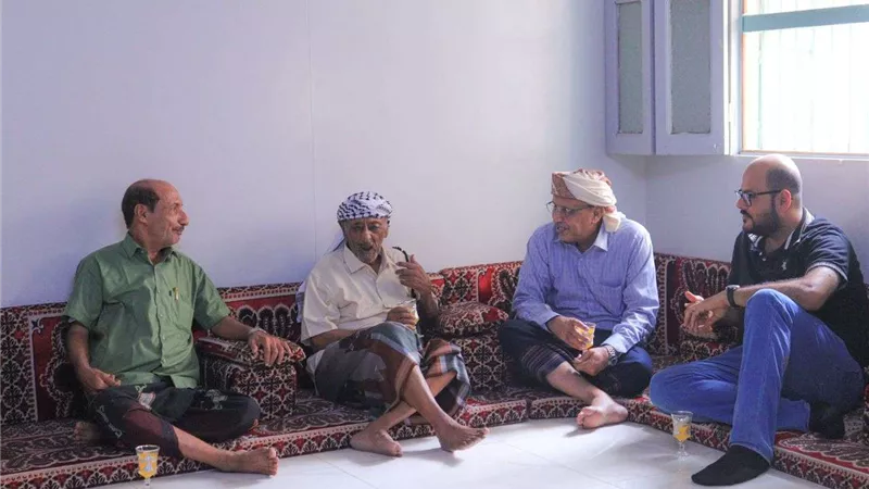 الكثيري يزور المناضل الأكتوبري اللواء عمر النوحي ويعبر عن تقدير الانتقالي لمسيرته النضالية
