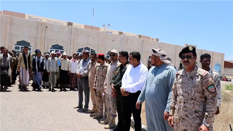 تسيير رحلات طيران لنقل طلاب سقطرى الدارسين في الكليات العسكرية والمدنية