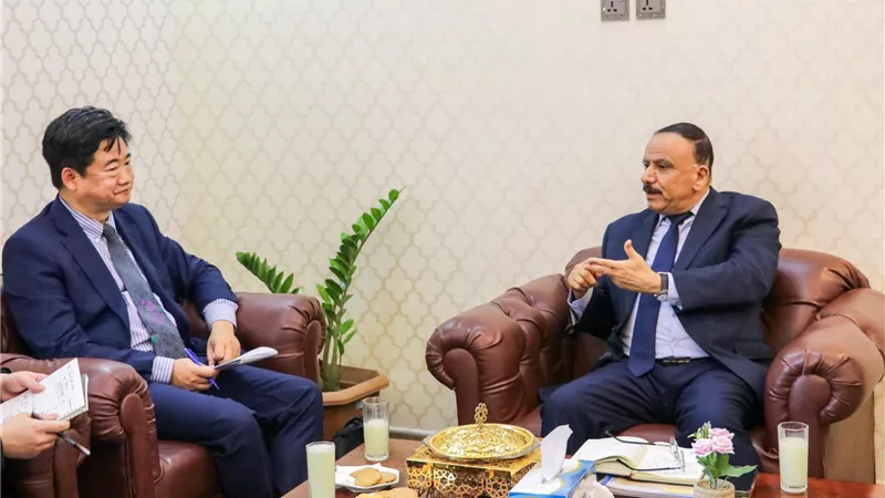 وزير النقل يبحث مع القائم بأعمال السفير الصيني اوجه التعاون المشترك في قطاع النقل
