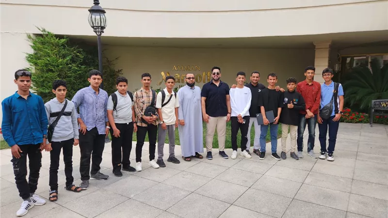السقاف يتفقد طلاب عدن المشاركين ببطولة الروبوت والذكاء الاصطناعي في الأردن