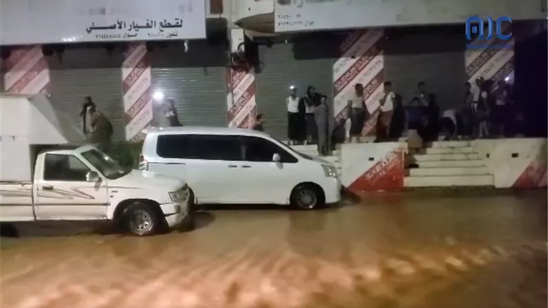 عاجل.. هطول أمطار غزيرة على مدينة الغيضة بالمهرة 