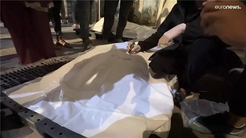 شهداء في قصف للاحتلال الإسرائيلي رفح وحماس تحذر من معركة كبرى
