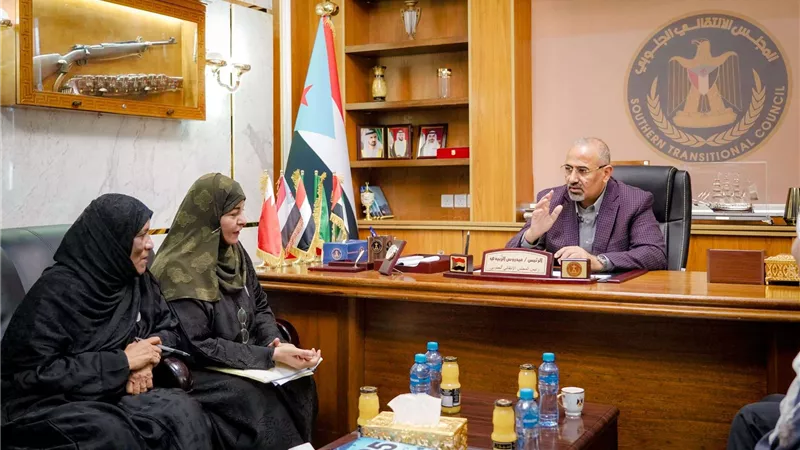 الرئيس الزُبيدي: نعمل جاهدين على تمكين نساء الجنوب في مختلف المجالات