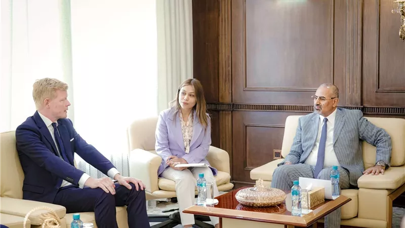 عاجل.. الرئيس الزُبيدي يستقبل مبعوث الأمين العام للأمم المتحدة ونائبه