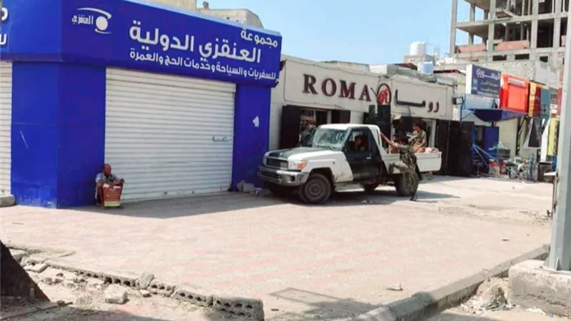 بتوجيهات وزارة الشؤون الاجتماعية.. قوات الحزام الأمني بعدن تُغلق 57 مكتبًا للسفريات المخالفة 