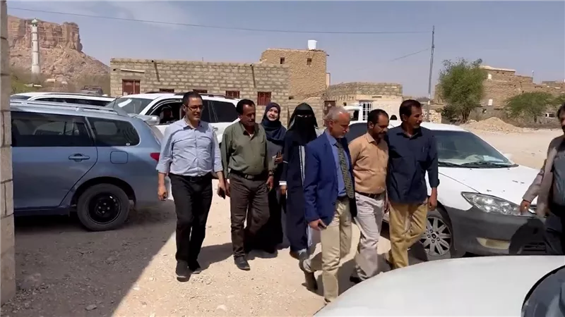 الوكيل الشبحي يتفقد الوحدة الصحية بمنطقة باكبيرة بعتق بشبوة