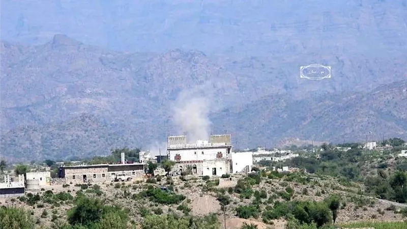 مليشيا الحوثي تستهدف منازل المواطنين بقذائف الهاون وأصابة امراة بمنطقة حجر غربي الضالع