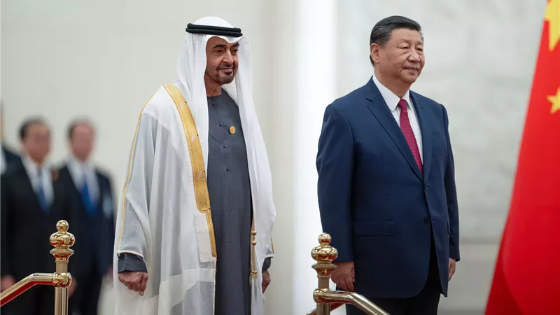 الشيخ محمد بن زايد يبحث مع الرئيس الصيني تعزيز العلاقات الثنائية وقضايا المنطقة