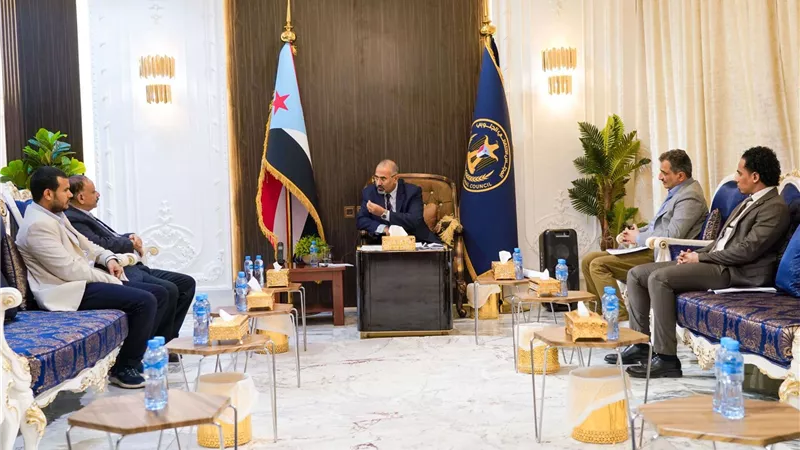 الرئيس الزُبيدي يطلع على الأعمال المنجزة في مشروع إعادة تأهيل مطار عدن الدولي