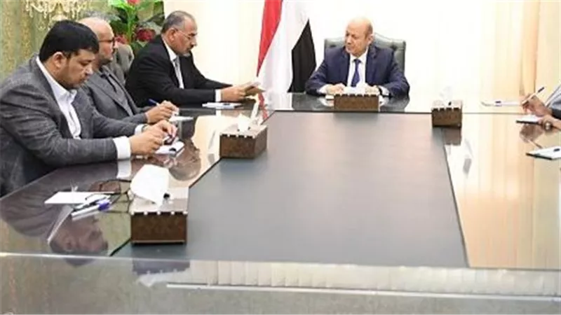 مجلس القيادة الرئاسي يعقد اجتماعاً ويؤكد دعمه الكامل لقرارات البنك المركزي