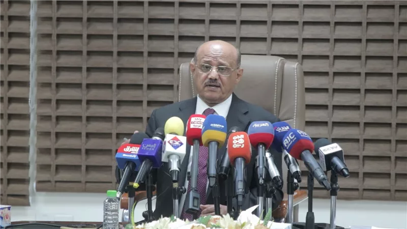 محافظ البنك المركزي عدن يكشف تداعيات الإجراءات الأخيرة على مليشيا الحوثي