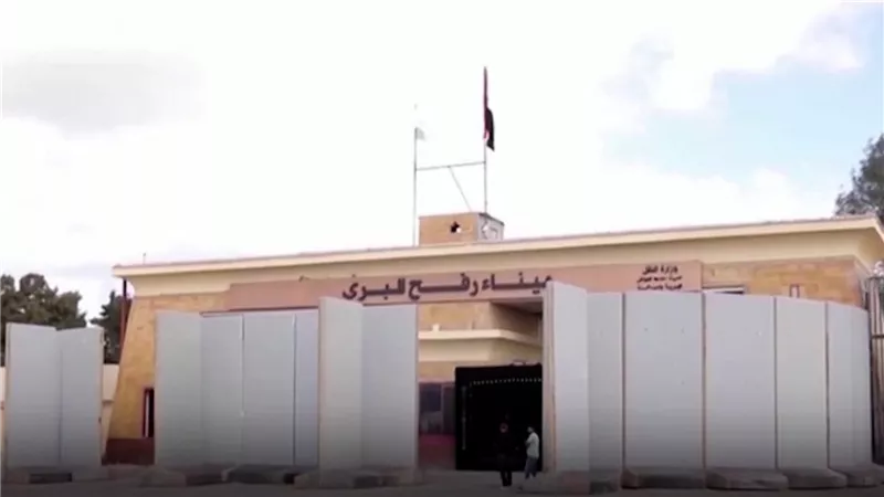 مصر تتمسك بانسحاب إسرائيل الكامل من معبر رفح لاستئناف عمله