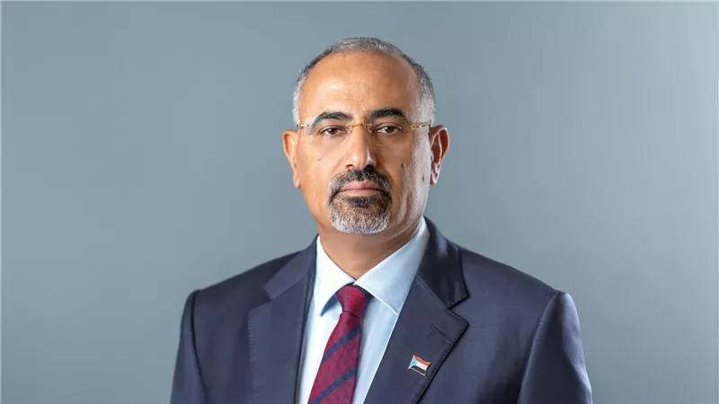 الرئيس الزُبيدي يهنئ رئيس الوزراء البريطاني الجديد كير ستارمر بمناسبة توليه منصبه