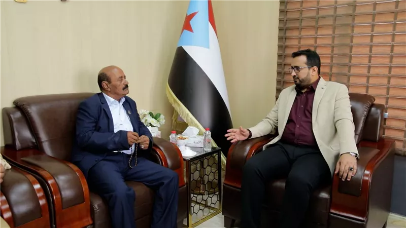 العولقي يبحث مع رئيس انتقالي شبوة تعزيز العمل المشترك وتوحيد الجهود
