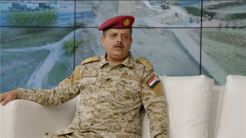 النقيب: الحوثيون يتخبّطون عسكرياً بعد حصارهم اقتصادياً بالقرارات الأخيرة للبنك المركزي
