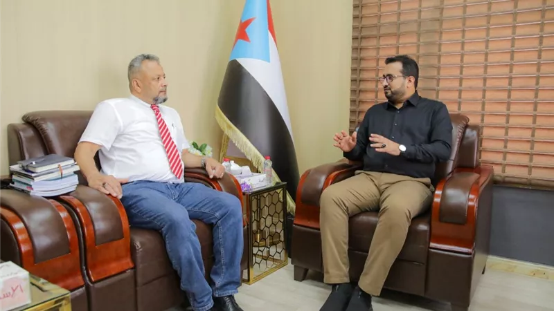 العولقي يُؤكد حرص المجلس الانتقالي على دعم حرية التعبير رغم الظروف الاستثنائية